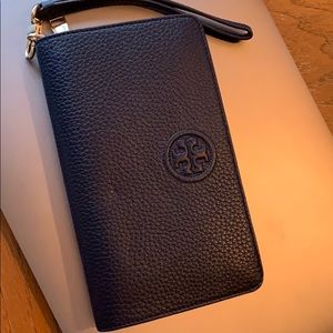 Tory Burch bombe wristlet, navy blue, like new